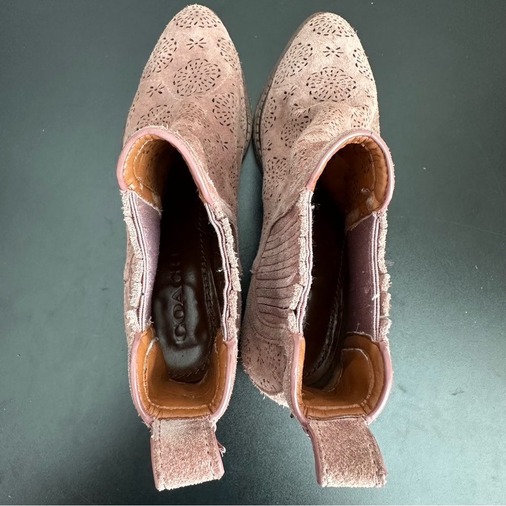 Coach Bowery Chelsea Boot with Cut Out Tea Rose Size: 7.5 - Picture 6 of 14